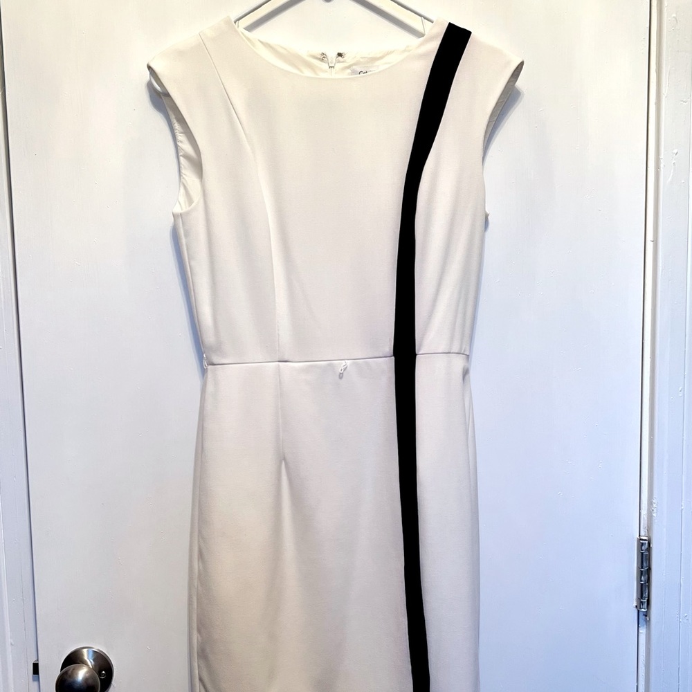 Calvin Klein sz 2 Creamy White with Black Trim Classic Sleeveless Dress